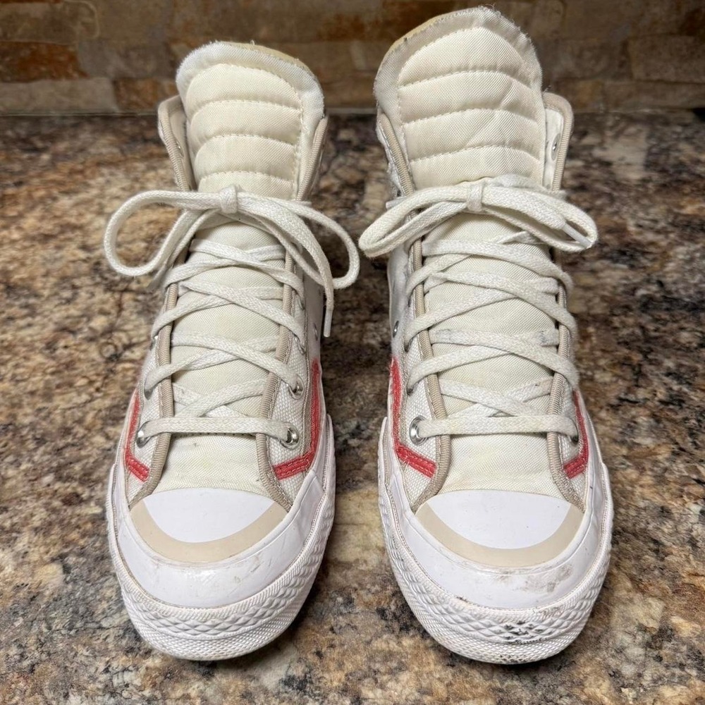 White and red Converse Chuck Taylor All Star Hi trainers with thick tongue - Picture 2 of 7